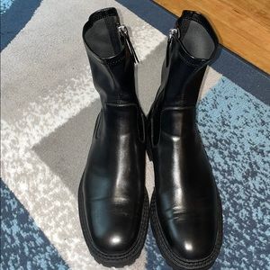 Black leather chunky boot